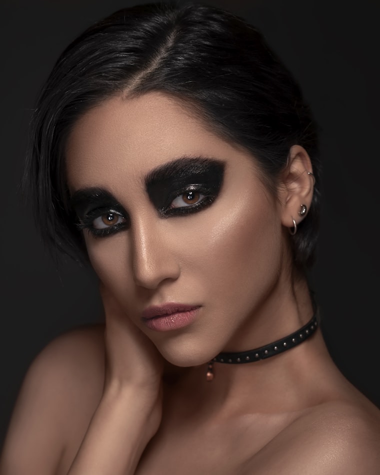 Dramatic smoked-out black eye makeup